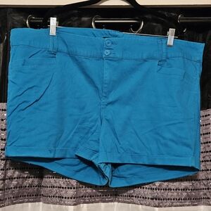 5 Inch Stretch Sateen Mid Rise Belted Short in Biscay Bay
